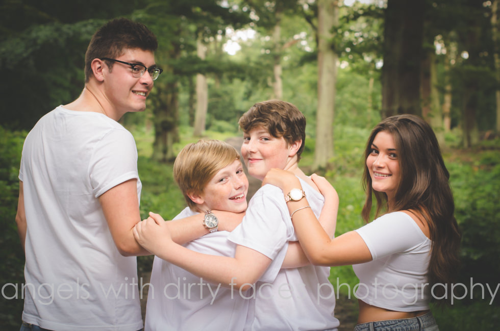 cousins share a hug during their welwyn garden city family photography session