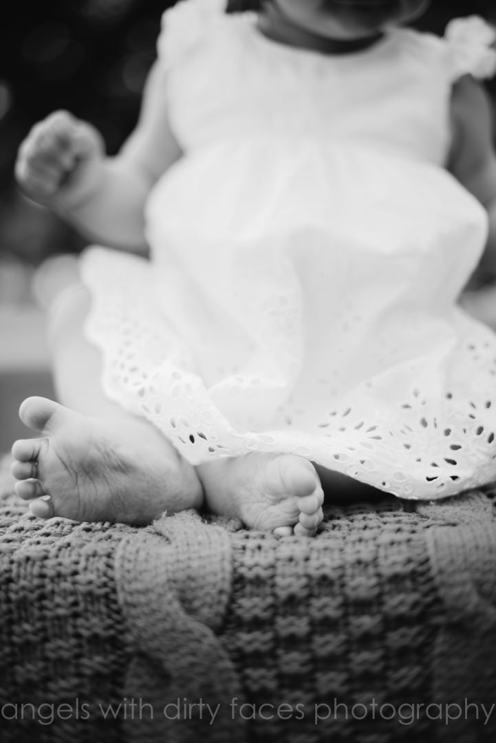Baby Photographer Hertfordshire documents tiny toes