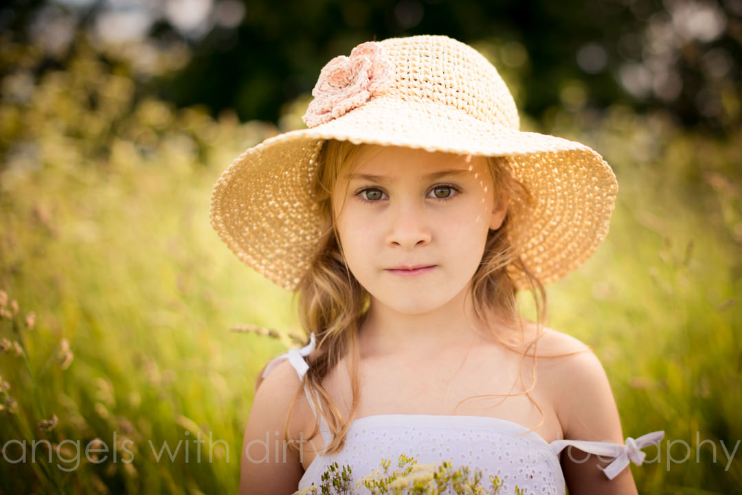 pretty sibling wears her hat proudly for her photography session in welwyn garden city