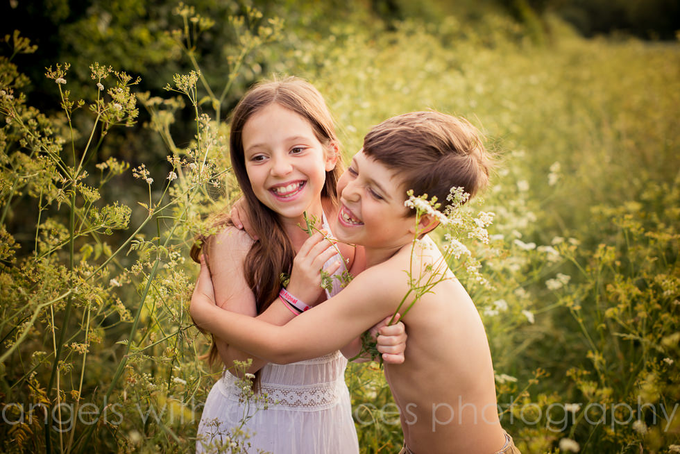 natural child photography in hertfordshire with kids laughing and hugging