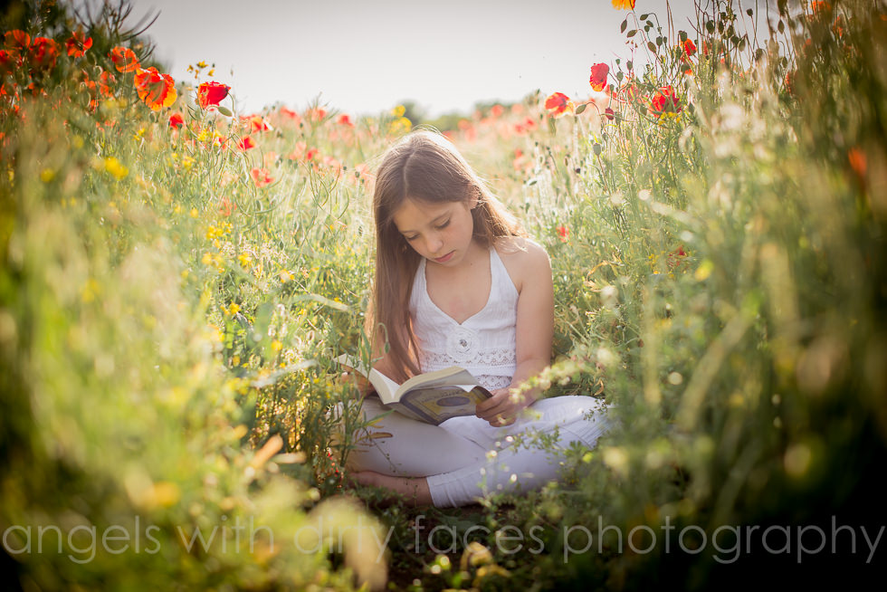 natural child photography in a Hertfordshire poppy field