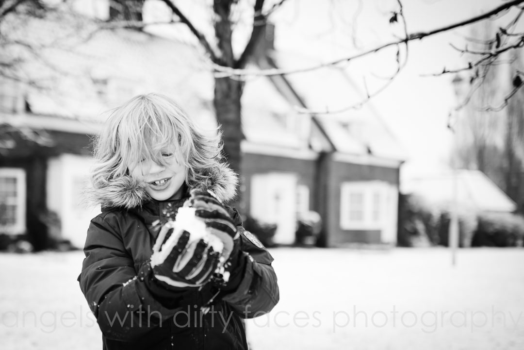 hertfordshire child photographer snowy photo shoot