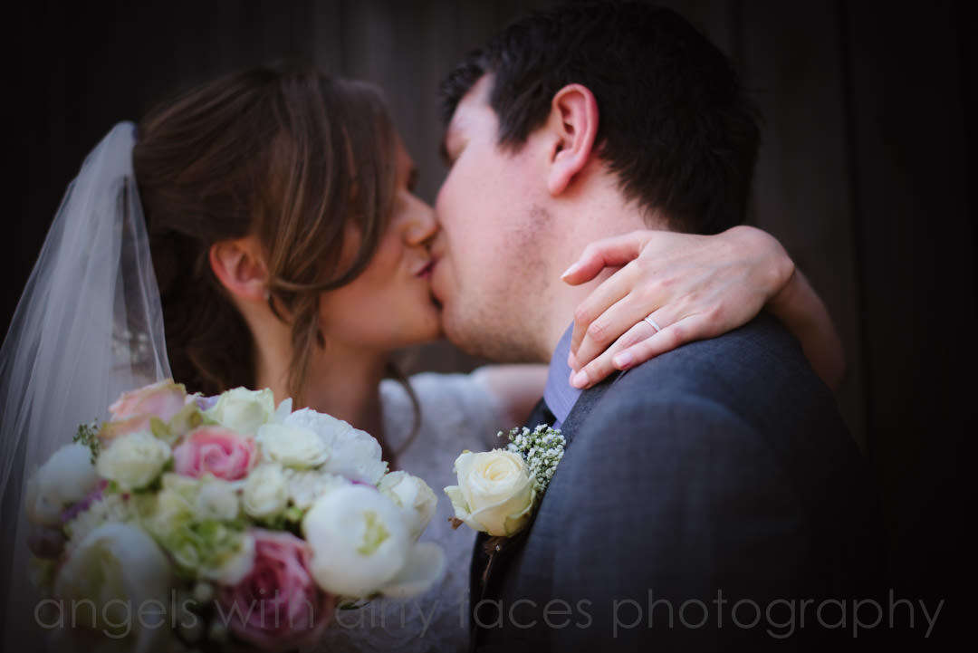 first kiss at Hertfordshire wedding