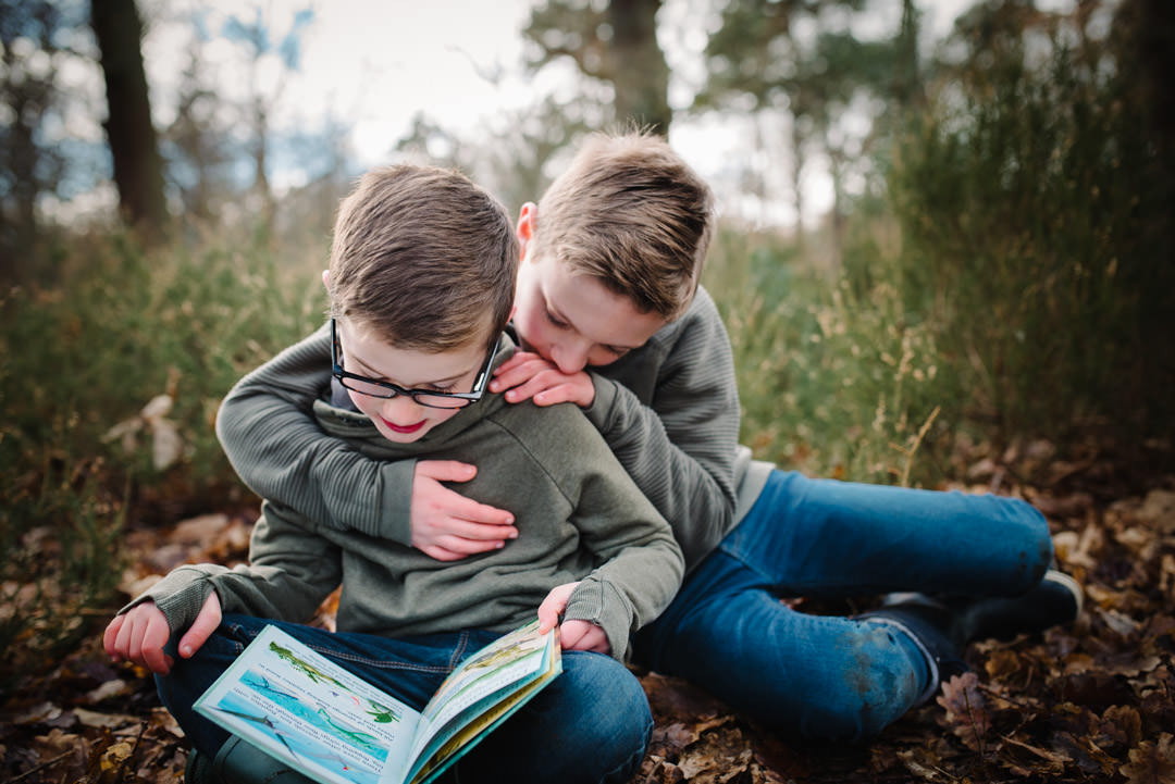 welwyn garden city family photographer shot of two boys reading