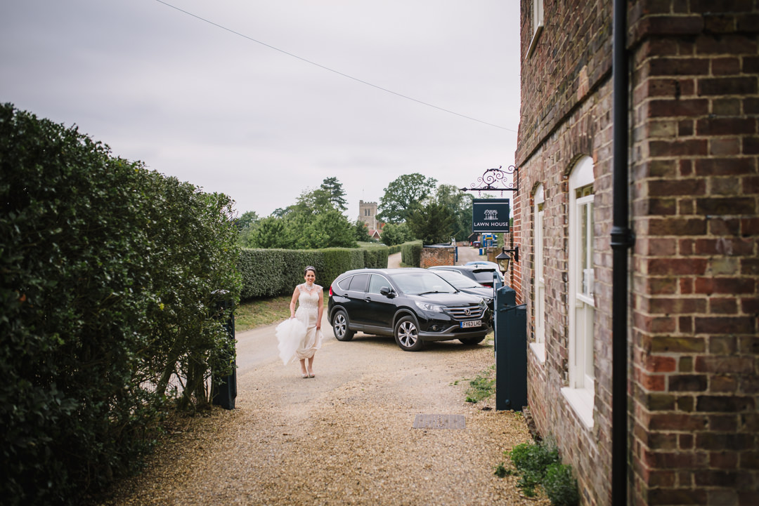 bride waits for her lift to hatfield house