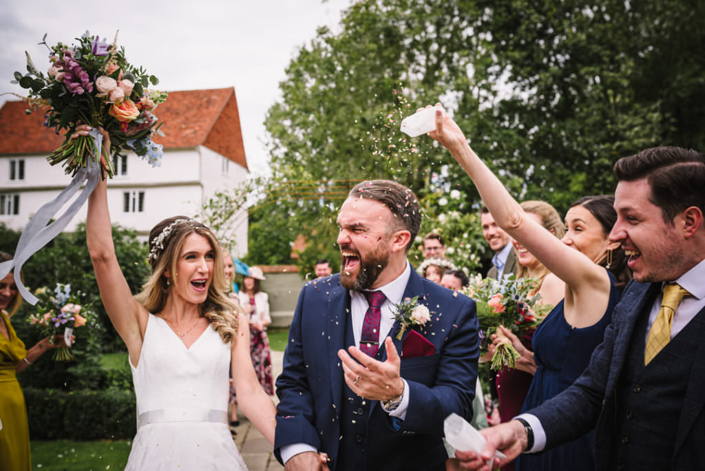 Hertfordshire wedding photographer takes the confetti shot 