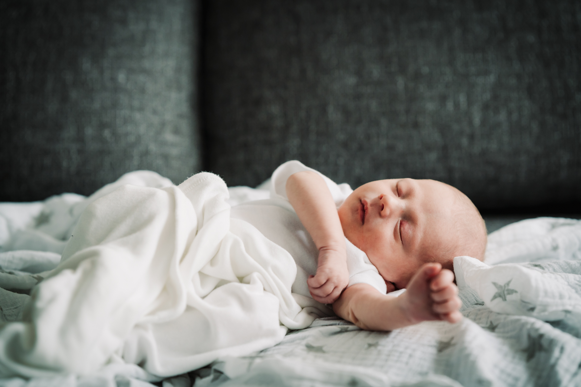 Close up photography of newborn baby sleeping