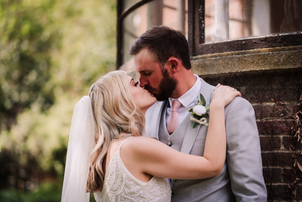 smouldering kiss at uxbridge registry office wedding
