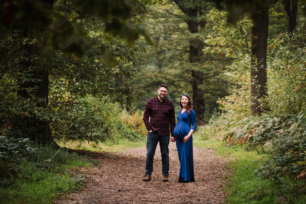 hertfordshire woods make the perfect location for maternity photography 