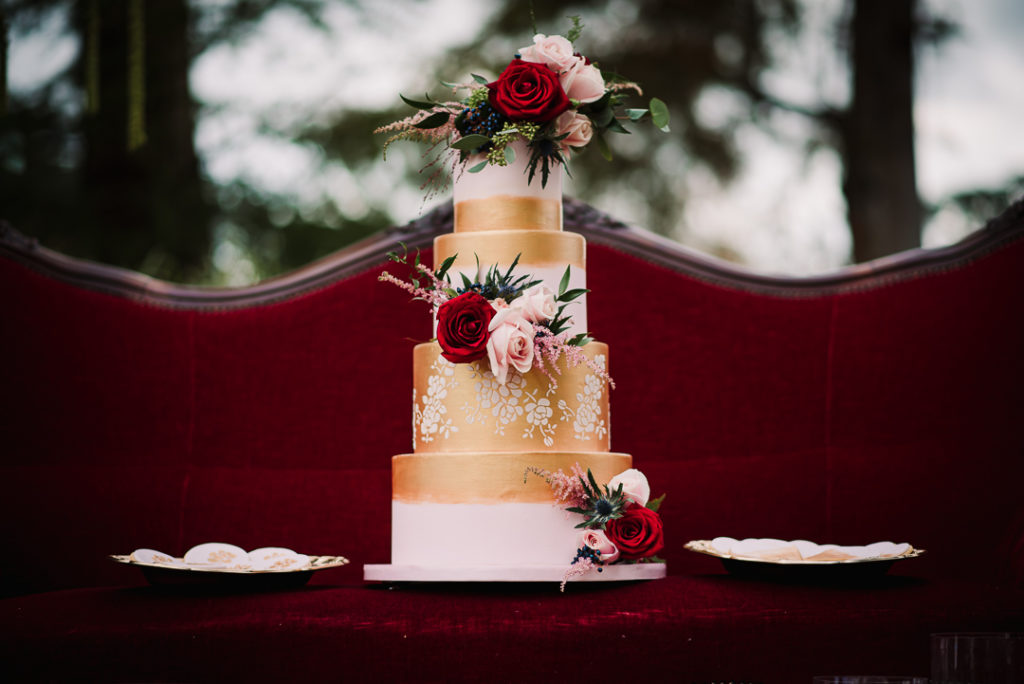 hertfordshire wedding cake with autumnal coloured tones