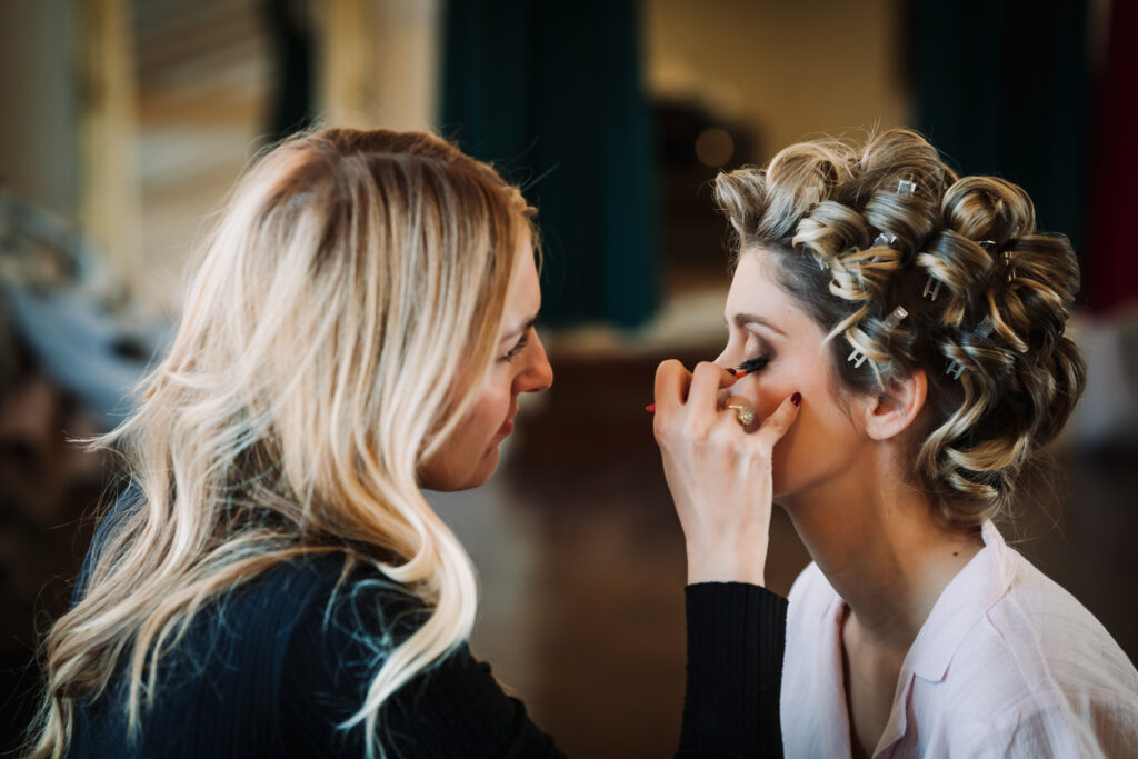 offley place bride gets ready for her wedding