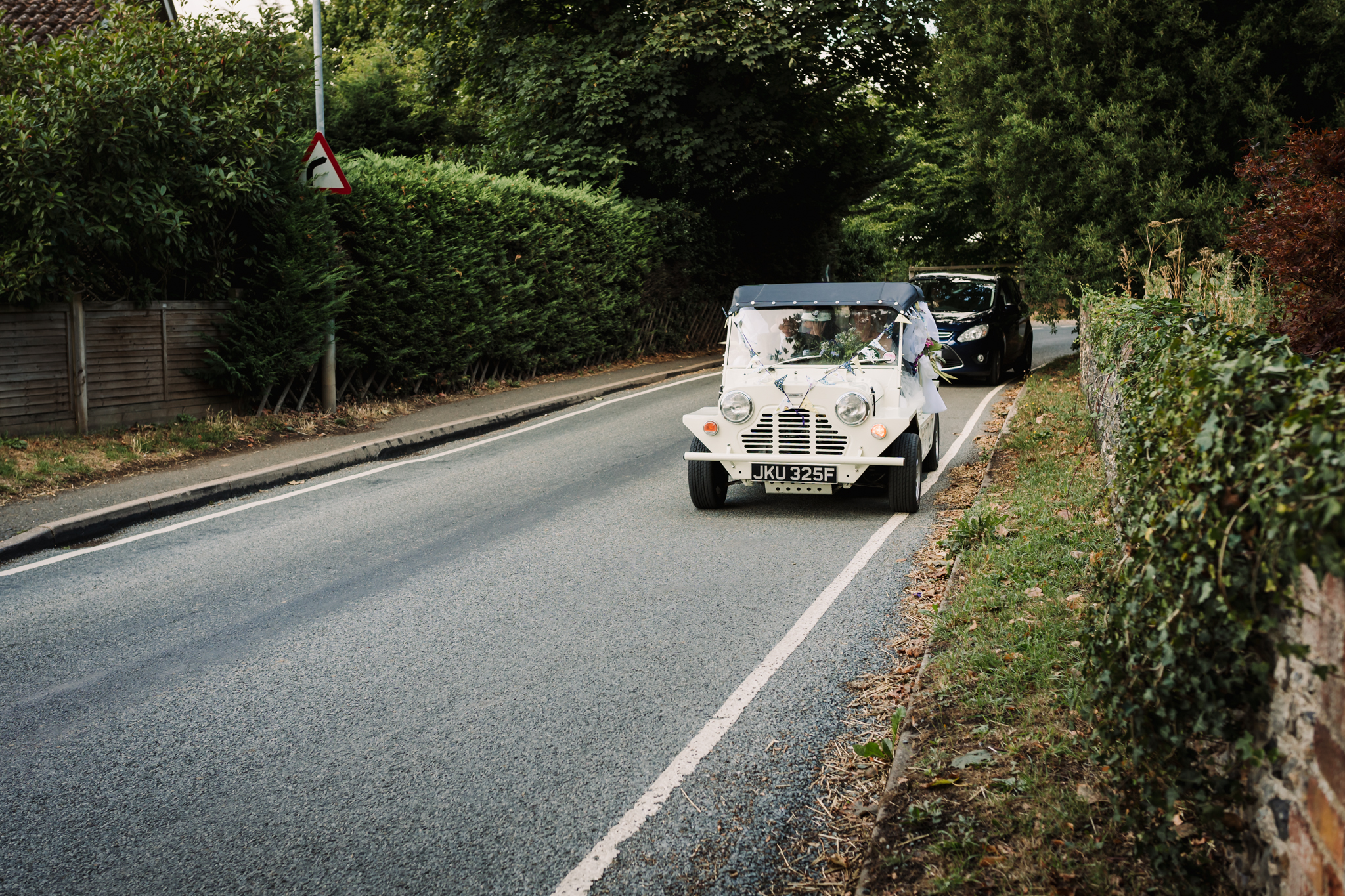 Decorated wedding buggy makes it way to hertfordshire garden party wedding