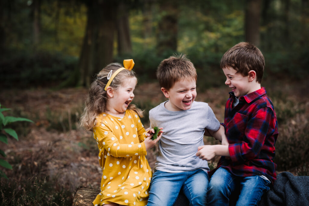 family photographer captures laughing cousins in hertfordshire